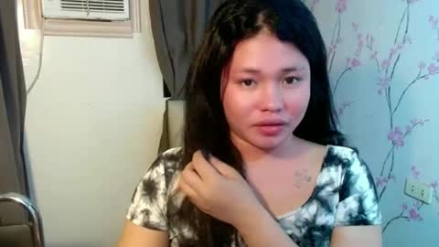 Snapshot of megan_younng chatting on June 24, 7:29 am MEGAN online show from June 24, 7:29 am