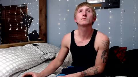 Snapshot of meganandeddie6715 chatting on December 5, 5:37 am eddie and megan online show from December 5, 5:37 am