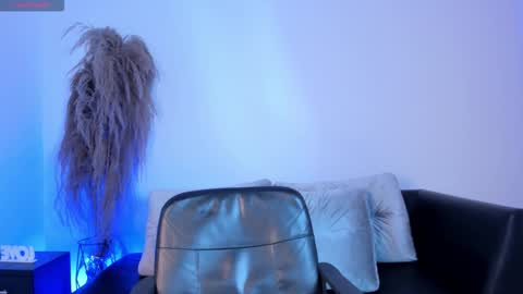 Snapshot of megancoxx_ chatting on November 15, 10:56 am Megan - Every day from 530 to 200 pm COL online show from November 15, 10:56 am