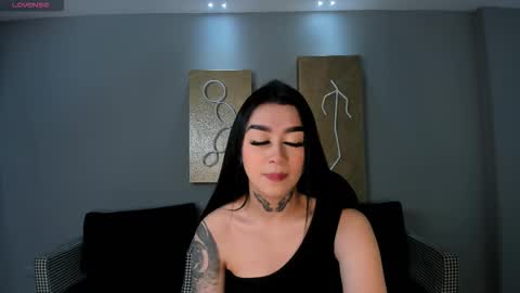 Snapshot of megancross1 chatting on December 3, 3:25 am Megan Cross online show from December 3, 3:25 am