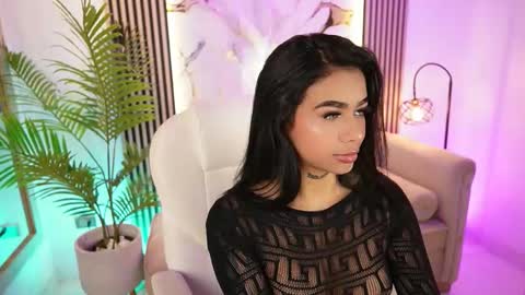 Snapshot of meganlowell chatting on November 18, 10:25 pm Megan Lowell online show from November 18, 10:25 pm