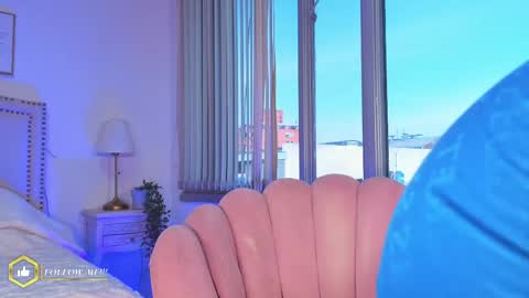 Snapshot of megann__sweet chatting on April 27, 11:41 am Mara online show from April 27, 11:41 am