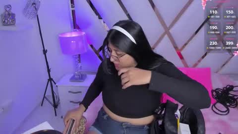 Snapshot of megann__up chatting on November 16, 3:23 am Megan online show from November 16, 3:23 am