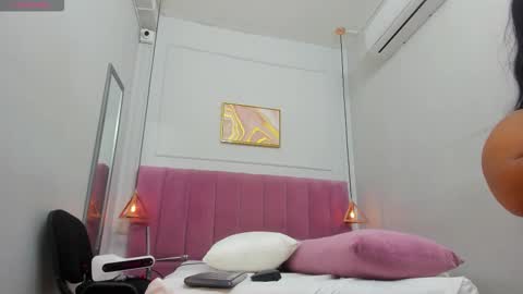 Snapshot of megansaenz_1 chatting on November 14, 8:18 pm Megan online show from November 14, 8:18 pm