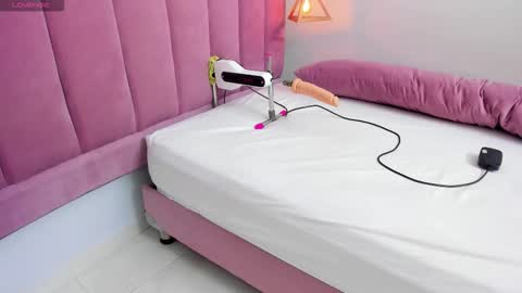 Snapshot of megansaenz_1 chatting on November 24, 7:35 pm Megan online show from November 24, 7:35 pm