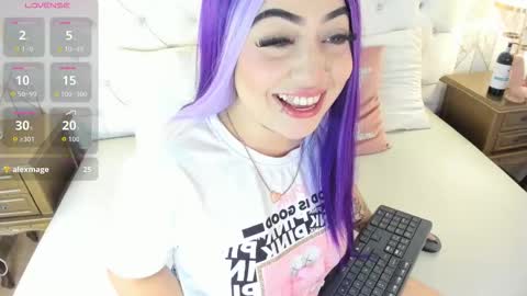 Snapshot of meganstar__ chatting on September 21, 11:45 am Megan online show from September 21, 11:45 am