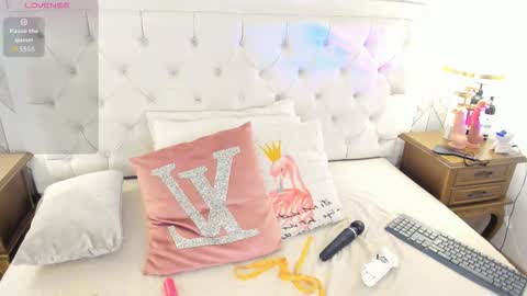 Snapshot of meganstar__ chatting on September 29, 11:37 am Megan online show from September 29, 11:37 am