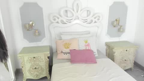 Snapshot of meganstar__ chatting on November 12, 12:05 pm Megan online show from November 12, 12:05 pm