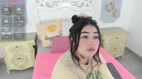 Snapshot of meganstar__ chatting on November 18, 12:20 pm Megan online show from November 18, 12:20 pm