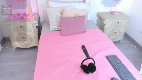 Snapshot of meganstar__ chatting on November 25, 11:54 am Megan online show from November 25, 11:54 am