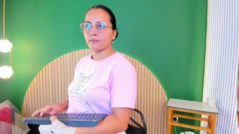 Snapshot of megansumer chatting on May 27, 12:13 pm Megan online show from May 27, 12:13 pm