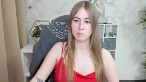 Megan online show from December 2, 6:32 pm