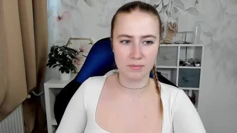Snapshot of meganx_candy chatting on June 11, 11:41 am Megan online show from June 11, 11:41 am
