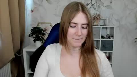 Snapshot of meganx_candy chatting on June 15, 12:18 pm Megan online show from June 15, 12:18 pm