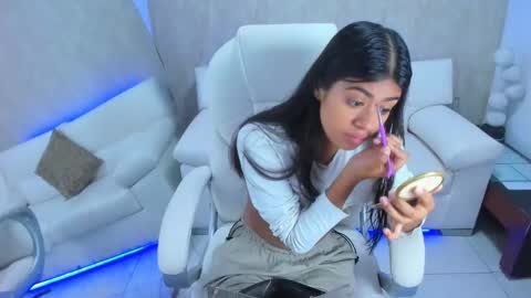Snapshot of meggan_07 chatting on December 12, 3:43 am meggan online show from December 12, 3:43 am