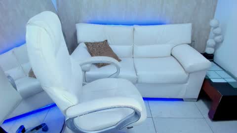 Snapshot of meggan_07 chatting on December 21, 4:41 am meggan online show from December 21, 4:41 am