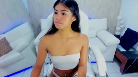 Snapshot of meggan_07 chatting on January 4, 5:27 am meggan online show from January 4, 5:27 am