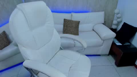 Snapshot of meggan_07 chatting on January 9, 9:48 am meggan online show from January 9, 9:48 am