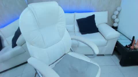 Snapshot of meggan_07 chatting on February 25, 7:42 am meggan online show from February 25, 7:42 am