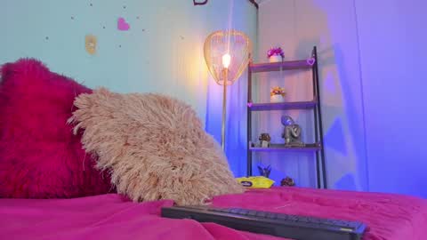 Snapshot of meggan_jade chatting on January 19, 1:21 am Meggan online show from January 19, 1:21 am