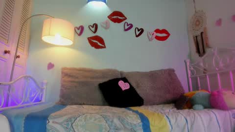 Snapshot of meggan_jade chatting on February 13, 10:54 pm Meggan online show from February 13, 10:54 pm