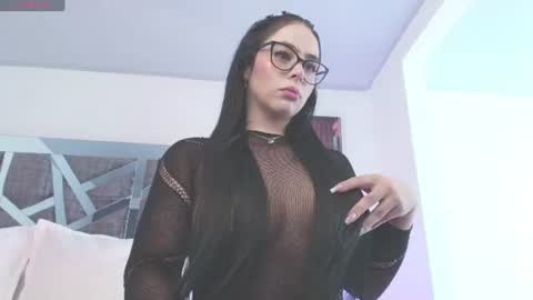 Snapshot of meghann_sweet chatting on June 23, 3:32 pm meghann_sweet online show from June 23, 3:32 pm