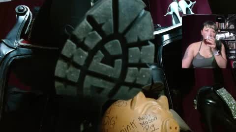 Snapshot of megoddessara chatting on May 1, 12:37 am Goddess Sara online show from May 1, 12:37 am