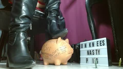 Snapshot of megoddessara chatting on May 16, 7:34 pm Goddess Sara online show from May 16, 7:34 pm