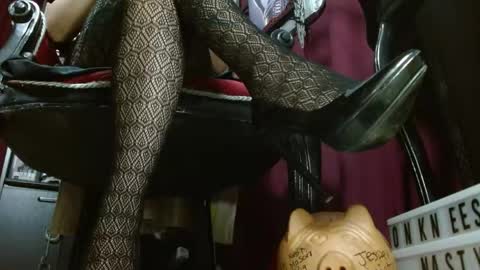 Snapshot of megoddessara chatting on May 31, 4:14 pm Goddess Sara online show from May 31, 4:14 pm