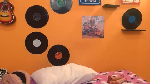 Snapshot of meisevil77 chatting on December 2, 2:17 am MEIS online show from December 2, 2:17 am