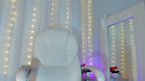 Snapshot of mel_18_ chatting on January 25, 4:34 am A N D R E A online show from January 25, 4:34 am