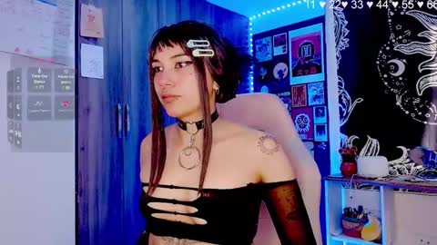 Snapshot of mel_dahlia chatting on December 16, 10:03 pm Melissa - - Please help me to reach 100 thumbs up online show from December 16, 10:03 pm