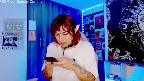 Snapshot of mel_dahlia chatting on January 3, 2:43 am Melissa - - Please help me to reach 100 thumbs up online show from January 3, 2:43 am