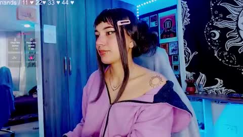 Snapshot of mel_dahlia chatting on January 8, 1:41 pm Melissa - - Please help me to reach 100 thumbs up online show from January 8, 1:41 pm