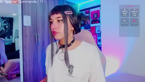 Snapshot of mel_dahlia chatting on January 22, 3:51 pm Melissa - - Please help me to reach 100 thumbs up online show from January 22, 3:51 pm