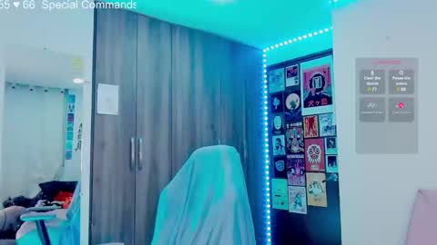 Snapshot of mel_dahlia chatting on March 12, 1:03 am Melissa - - Please help me to reach 100 thumbs up online show from March 12, 1:03 am