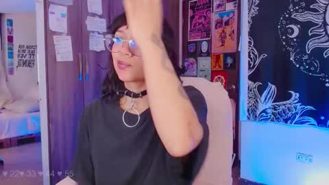 Snapshot of mel_dahlia chatting on September 29, 1:44 am Melissa - - Please help me to reach 100 thumbs up online show from September 29, 1:44 am