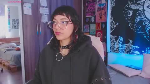 Snapshot of mel_dahlia chatting on November 6, 4:30 pm Melissa - - Please help me to reach 100 thumbs up online show from November 6, 4:30 pm