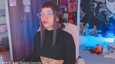 Snapshot of mel_dahlia chatting on November 7, 2:17 pm Melissa - - Please help me to reach 100 thumbs up online show from November 7, 2:17 pm