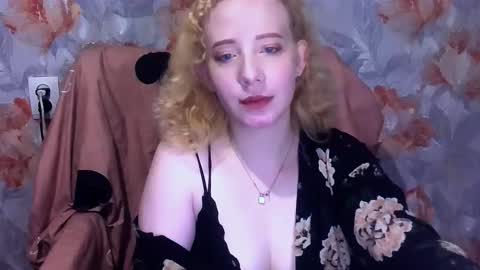 Mel Mellie online show from December 4, 8:50 pm