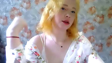 Snapshot of mel_mellie chatting on April 30, 2:23 pm Mel Mellie online show from April 30, 2:23 pm