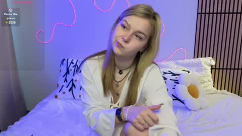 Snapshot of mel_nelson chatting on February 6, 3:27 am Mel online show from February 6, 3:27 am