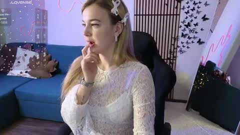 Snapshot of mel_nelson chatting on November 3, 2:57 am Mel online show from November 3, 2:57 am