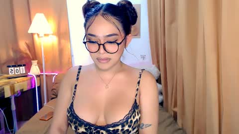 mel_rai14 online show from April 5, 2:25 pm