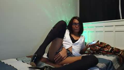 melahnie051002 online show from April 28, 3:06 pm