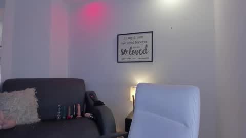 Snapshot of melan_owen chatting on December 20, 11:06 am melan_owen online show from December 20, 11:06 am