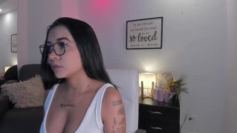 Snapshot of melan_owen chatting on December 21, 11:06 am melan_owen online show from December 21, 11:06 am