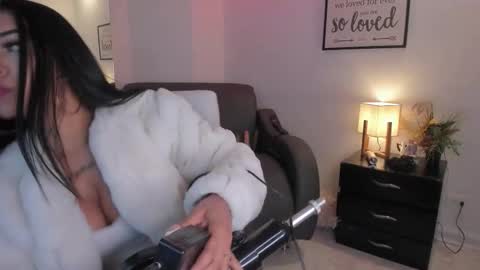 Snapshot of melan_owen chatting on January 16, 11:03 am melan_owen online show from January 16, 11:03 am