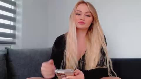 Melania online show from November 13, 11:42 am