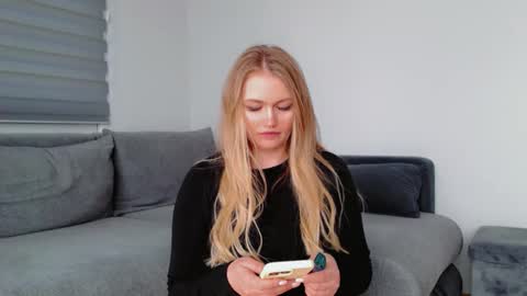 Melania online show from April 8, 10:26 am